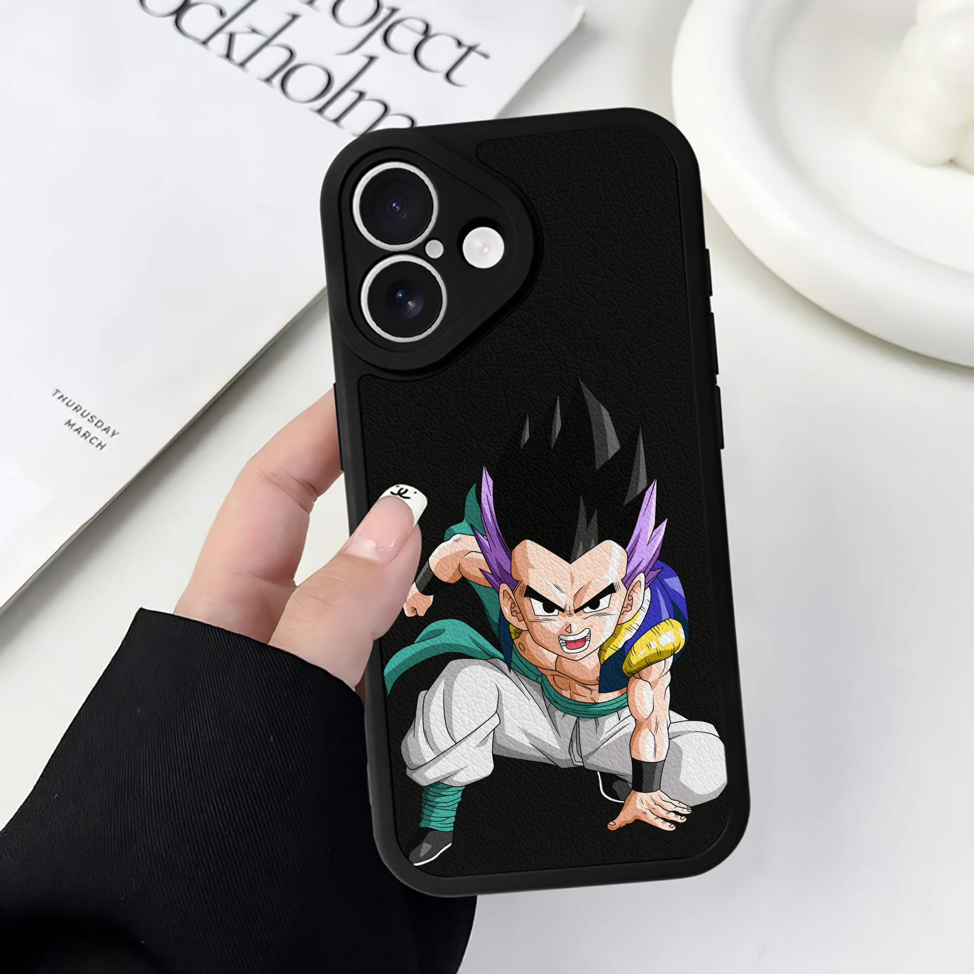 （画像用） ドラゴンボール 孫 悟飯（そんごはん）DRAGON BALL Son Gohan 【iPhone 16シリーズ対応】シリコンスマホケース（レザー調） 材質：シリコン